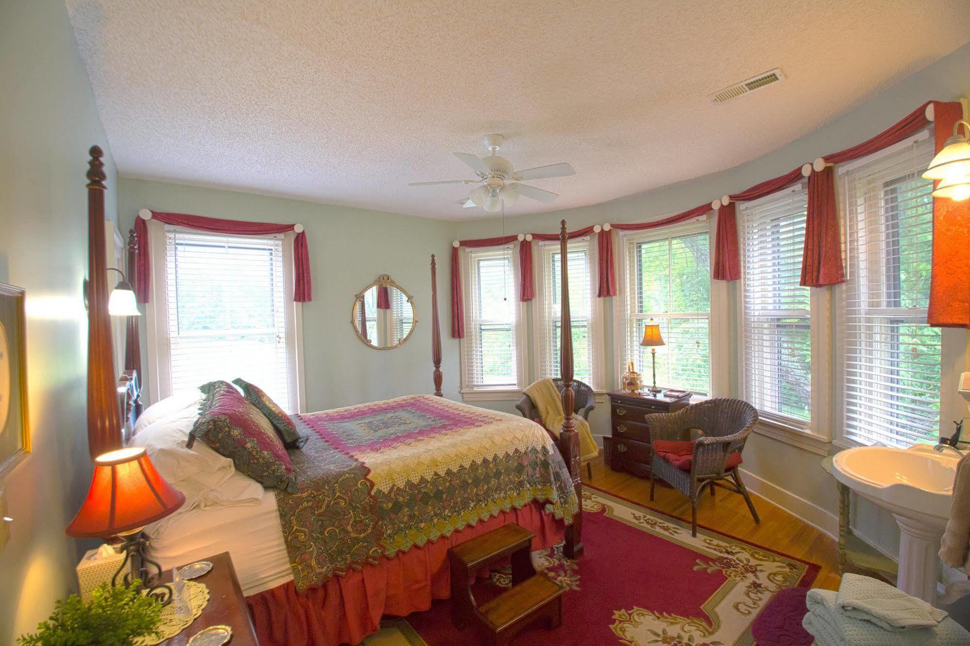 Orchard House B&B Lovingston Exterior photo
